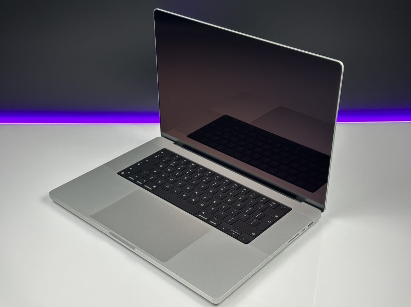 MacBook Pro 16 M3 Max – 48GB RAM, 512GB SSD, 40-core GPU i ProMotion 120Hz. Najmocniejszy laptop Apple do montażu, grafiki i pracy kreatywnej (13).JPG