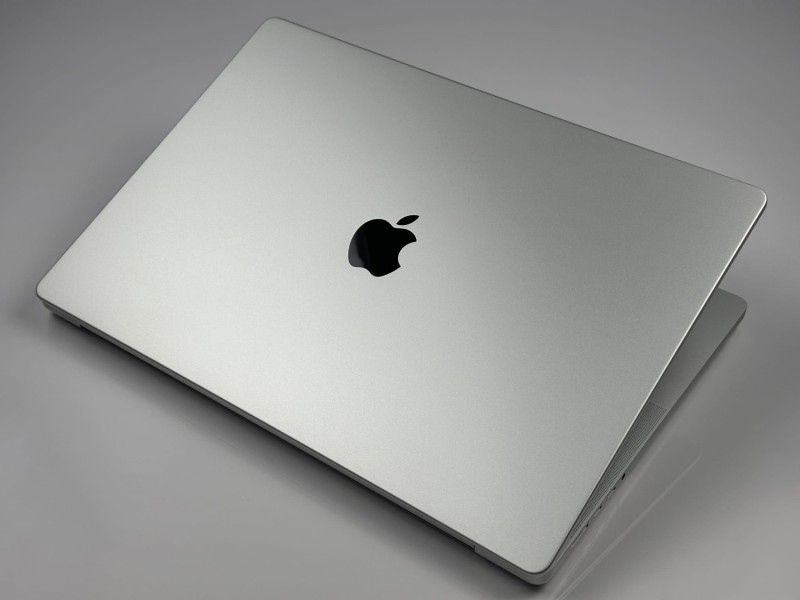 MacBook Pro 16 M3 Max – 48GB RAM, 512GB SSD, 40-core GPU i ProMotion 120Hz. Najmocniejszy laptop Apple do montażu, grafiki i pracy kreatywnej (15).JPG