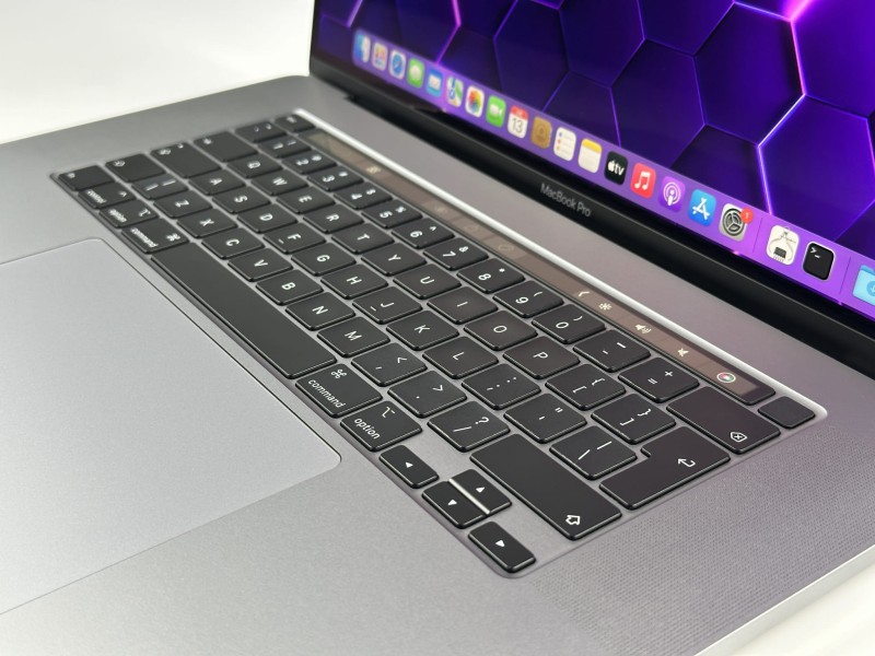 Apple MacBook Pro 16 A2141 i7, 16GB RAM, 512GB SSD, Radeon Pro 5300M – laptop do grafiki, montażu, muzyki i profesjonalnej pracy kreatywnej (16).JPG