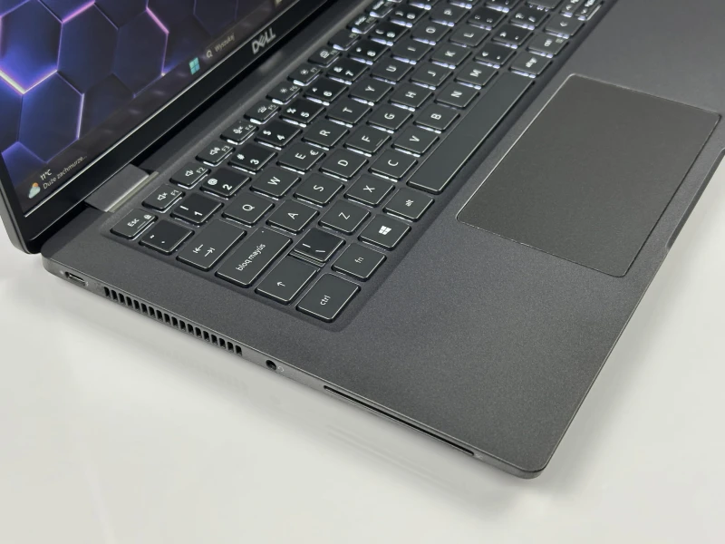 Dell Latitude 7420 i7-1185G7, 16GB RAM – ultrabook biznesowy z grafiką Intel Iris Xe, idealny do pracy zdalnej, biura, wideokonferencji i multitaskingu.