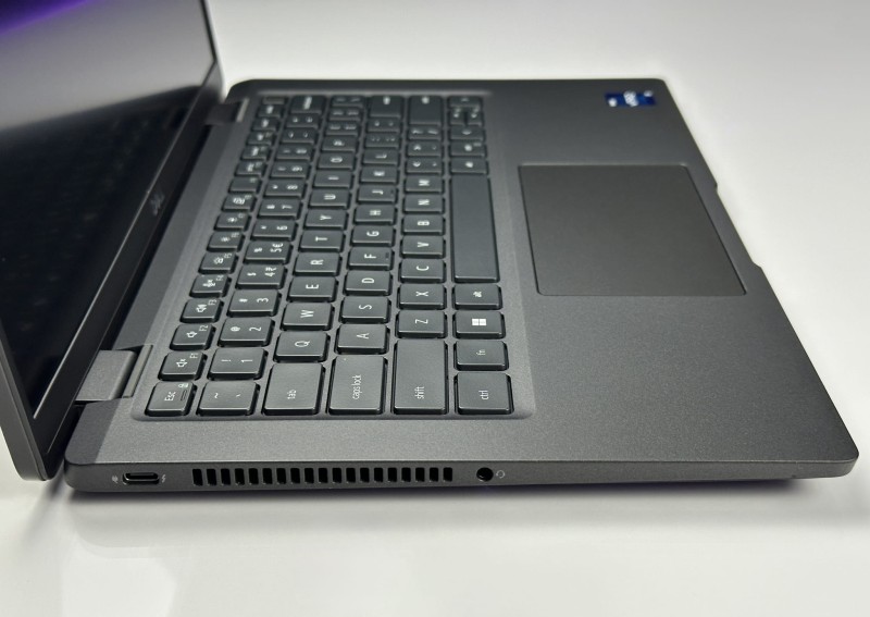 Dell Latitude 7430 i7-1265U, 14 FHD, klawiatura US (PL) – wydajny laptop biznesowy z grafiką Intel Iris Xe, idealny do pracy biurowej i mobilnej (11).JPG