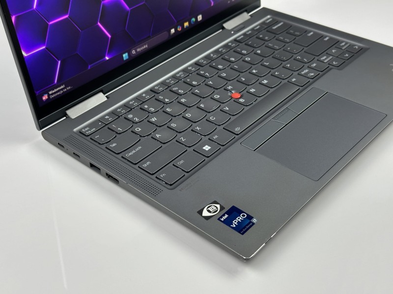 Lenovo ThinkPad X1 Yoga Gen 7 z i7-1265U, ekranem dotykowym i LTE – laptop 2w1 z wbudowanym rysikiem w obudowie, idealny do pracy mobilnej (3).JPG
