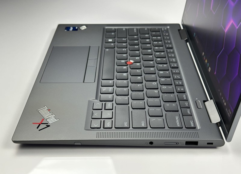 Lenovo ThinkPad X1 Yoga Gen 7 z i7-1265U, ekranem dotykowym i LTE – laptop 2w1 z wbudowanym rysikiem w obudowie, idealny do pracy mobilnej (9).JPG