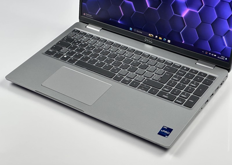Dell Latitude 5530 – i7-1265U i dotykowa matryca FHD 15.6. Biznesowy laptop do pracy biurowej, mobilnej i multitaskingu. Wysoka wydajność (9).JPG