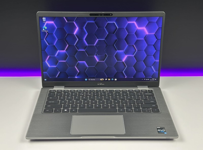 Dell Latitude 7430 – i5-1245U, 16GB RAM i FHD 14". Metalowa obudowa i klawiatura US. Lekki, szybki ultrabook biznesowy idealny do pracy mobilnej.