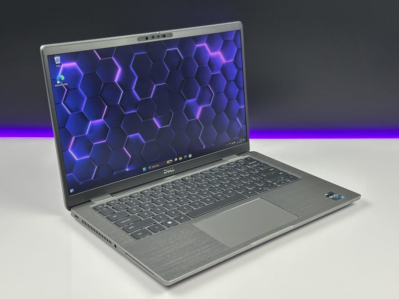 Dell Latitude 7430 – i5-1245U, 16GB RAM i FHD 14". Metalowa obudowa i klawiatura US. Lekki, szybki ultrabook biznesowy idealny do pracy mobilnej.