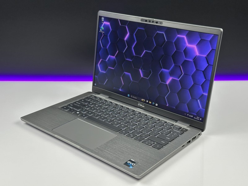 Dell Latitude 7430 – i5-1245U, 16GB RAM i FHD 14". Metalowa obudowa i klawiatura US. Lekki, szybki ultrabook biznesowy idealny do pracy mobilnej.