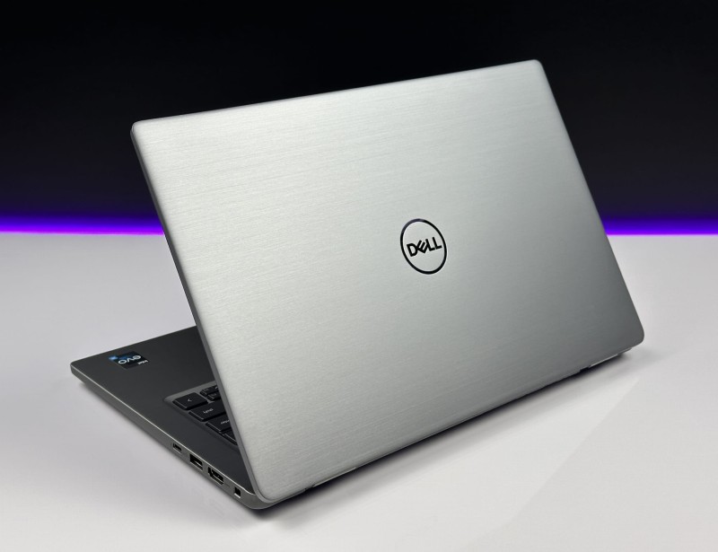 Dell Latitude 7430 – i5-1245U, 16GB RAM i FHD 14". Metalowa obudowa i klawiatura US. Lekki, szybki ultrabook biznesowy idealny do pracy mobilnej.