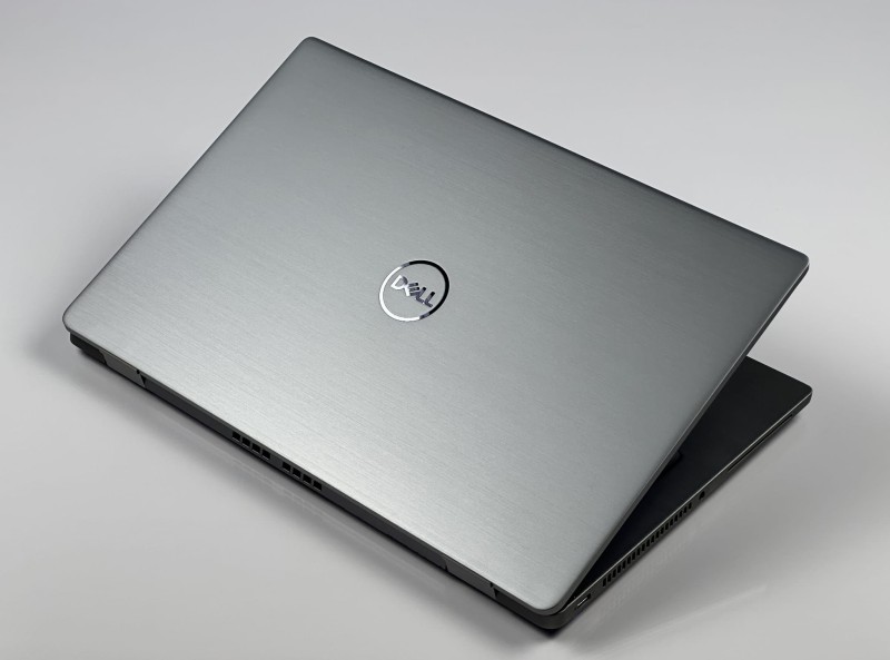 Dell Latitude 7430 – i5-1245U, 16GB RAM i FHD 14". Metalowa obudowa i klawiatura US. Lekki, szybki ultrabook biznesowy idealny do pracy mobilnej.