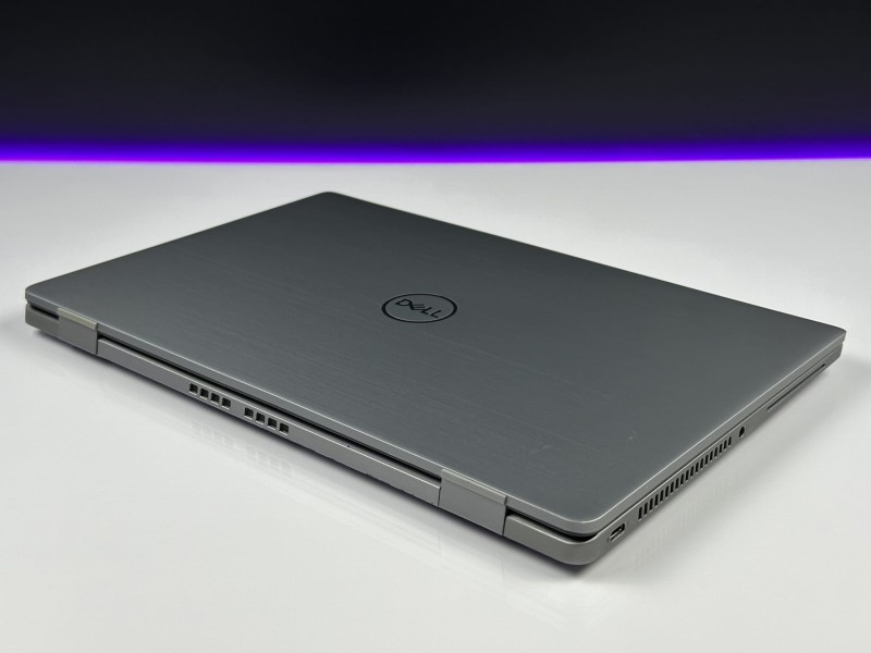 Dell Latitude 7430 – i5-1245U, 16GB RAM i FHD 14". Metalowa obudowa i klawiatura US. Lekki, szybki ultrabook biznesowy idealny do pracy mobilnej.