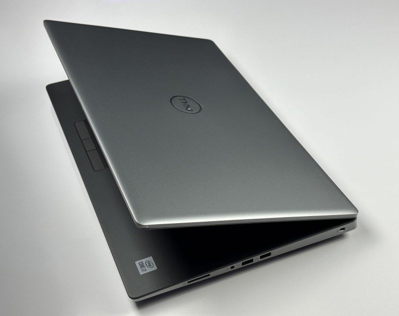 Dell Precision 7750 z i7-10850H i RTX4000 – profesjonalna stacja robocza stworzona do grafiki 3D, CAD i wymagających projektów inżynieryjnych (4).JPG