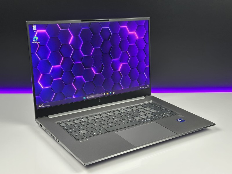 HP ZBook Studio 15 G8 – ekstremalna moc i9-11950H, 32GB RAM i RTX A2000 (4GB). Matryca FHD i niezawodność stacji roboczej w eleganckiej formie.