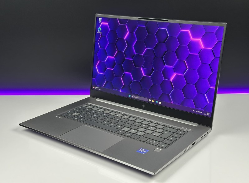 HP ZBook Studio 15 G8 – ekstremalna moc i9-11950H, 32GB RAM i RTX A2000 (4GB). Matryca FHD i niezawodność stacji roboczej w eleganckiej formie.