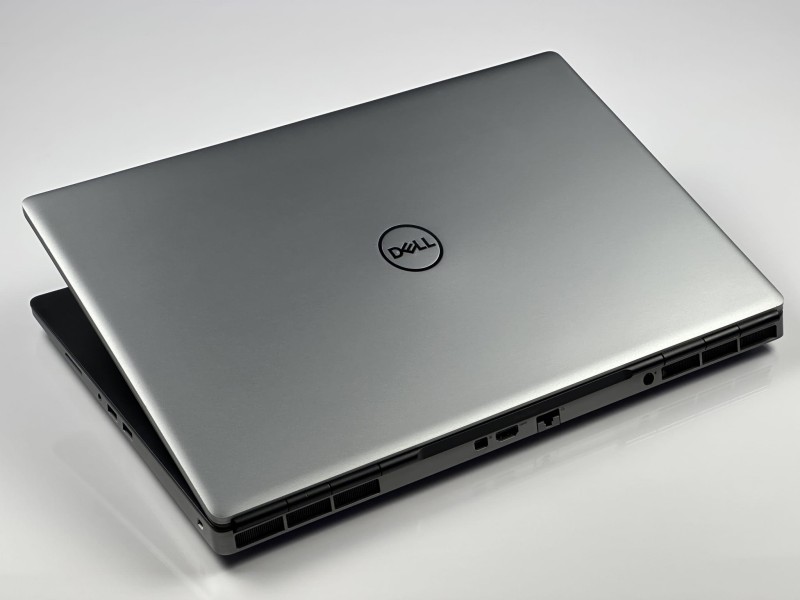 Dell Precision 7750 z i7-10850H i RTX4000 – profesjonalna stacja robocza stworzona do grafiki 3D, CAD i wymagających projektów inżynieryjnych (9).JPG