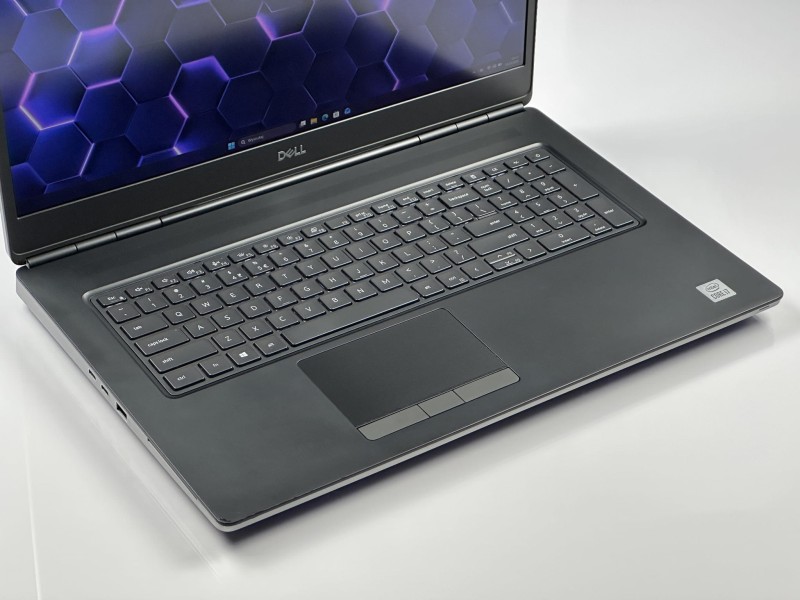 Dell Precision 7750 z i7-10850H i RTX4000 – profesjonalna stacja robocza stworzona do grafiki 3D, CAD i wymagających projektów inżynieryjnych (10).JPG