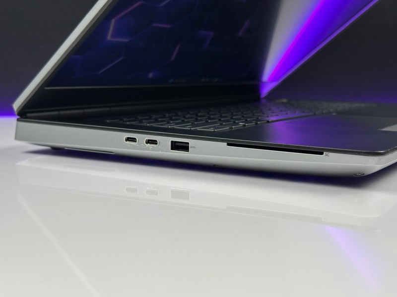 Dell Precision 7750 z i7-10850H i RTX4000 – profesjonalna stacja robocza stworzona do grafiki 3D, CAD i wymagających projektów inżynieryjnych (11).JPG