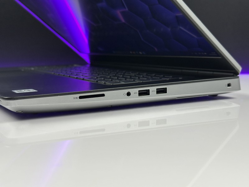 Dell Precision 7750 z i7-10850H i RTX4000 – profesjonalna stacja robocza stworzona do grafiki 3D, CAD i wymagających projektów inżynieryjnych (12).JPG