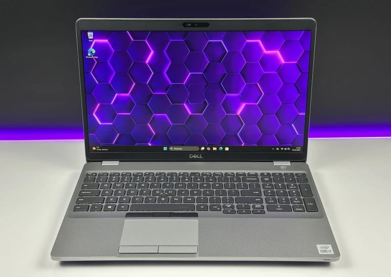 Dell Latitude 5511 – i7-10850H i matryca FHD 15.6". Laptop biznesowy z klawiaturą US/PL QWERTY, idealny do wymagającej pracy i multitaskingu.