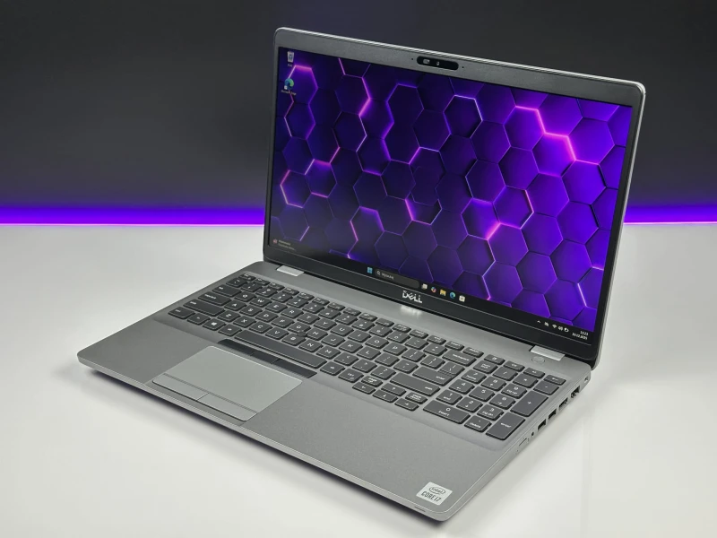 Dell Latitude 5511 – i7-10850H i matryca FHD 15.6". Laptop biznesowy z klawiaturą US/PL QWERTY, idealny do wymagającej pracy i multitaskingu.