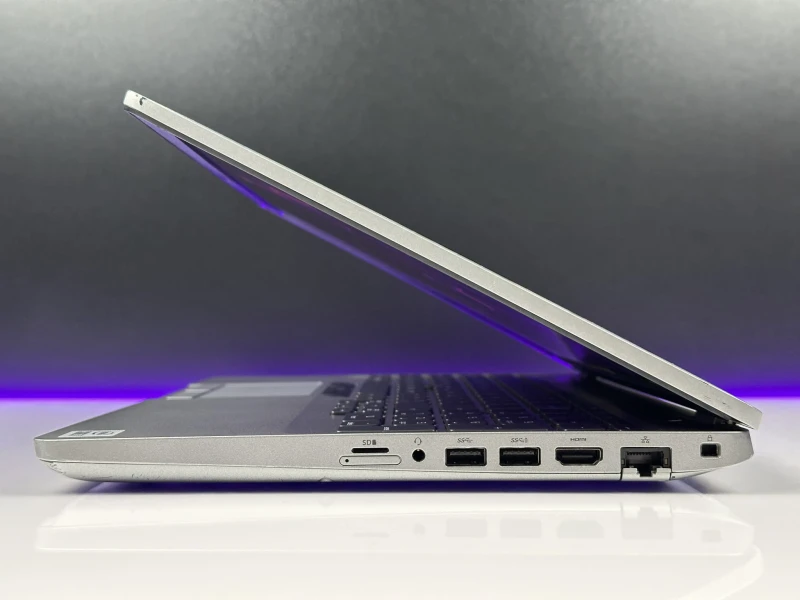 Dell Latitude 5511 – i7-10850H i matryca FHD 15.6". Laptop biznesowy z klawiaturą US/PL QWERTY, idealny do wymagającej pracy i multitaskingu.