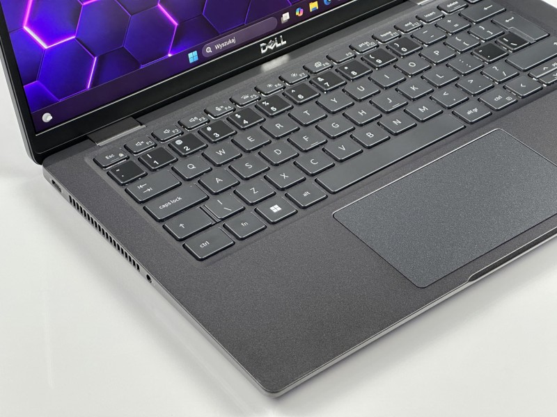 Dell Latitude 7430 – i5-1235U, 16GB RAM i dotyk FHD 14”. Lekki ultrabook biznesowy z obudową carbon (włókno węglowe), idealny do pracy mobilnej (4).JPG