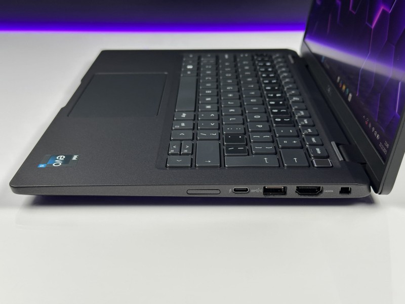 Dell Latitude 7430 – i5-1235U, 16GB RAM i dotyk FHD 14”. Lekki ultrabook biznesowy z obudową carbon (włókno węglowe), idealny do pracy mobilnej (10).JPG