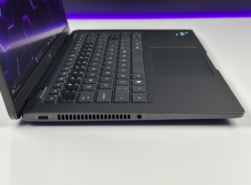 Dell Latitude 7430 – i5-1235U, 16GB RAM i dotyk FHD 14”. Lekki ultrabook biznesowy z obudową carbon (włókno węglowe), idealny do pracy mobilnej (11).JPG