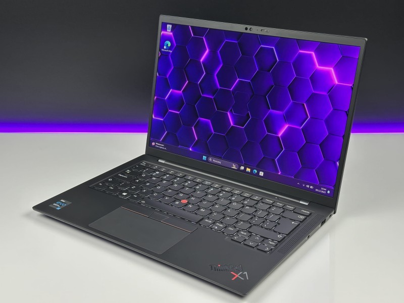 Lenovo ThinkPad X1 Carbon Gen 9 – i7-1185G7 i matryca FHD+. Lekki, premium ultrabook biznesowy do pracy mobilnej, biura i multitaskingu.