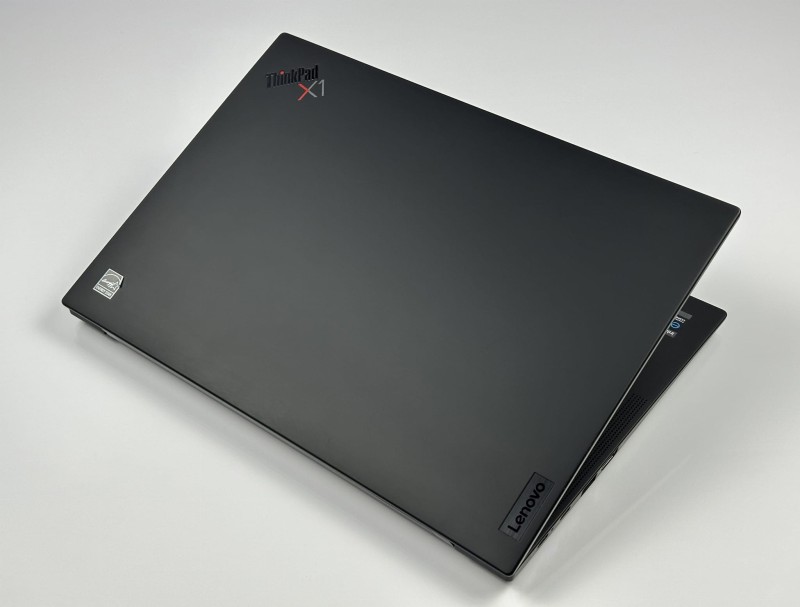 Lenovo ThinkPad X1 Carbon Gen 9 – i7-1185G7 i matryca FHD+. Lekki, premium ultrabook biznesowy do pracy mobilnej, biura i multitaskingu.