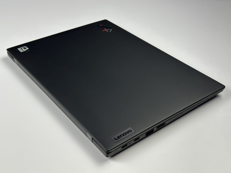Lenovo ThinkPad X1 Carbon Gen 9 – i7-1185G7 i matryca FHD+. Lekki, premium ultrabook biznesowy do pracy mobilnej, biura i multitaskingu.