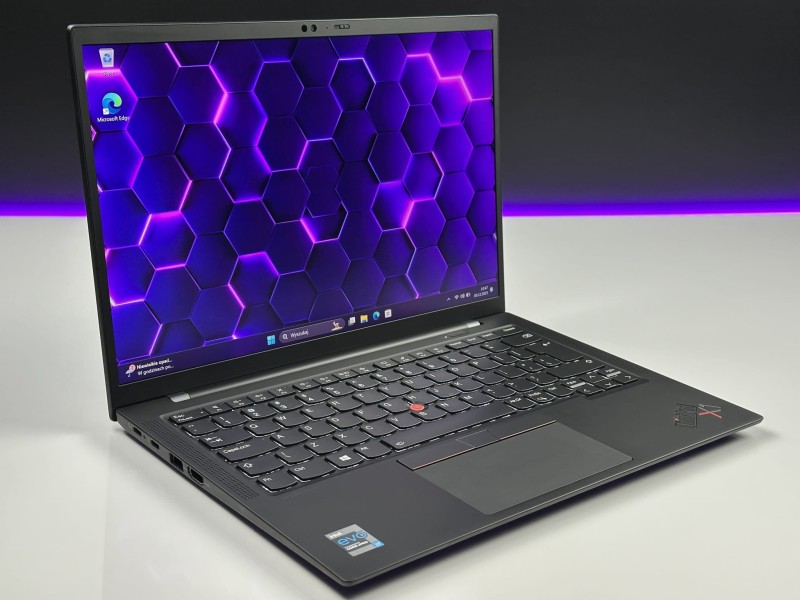Lenovo ThinkPad X1 Carbon Gen 9 – i7-1185G7 i matryca FHD+. Lekki, premium ultrabook biznesowy do pracy mobilnej, biura i multitaskingu.