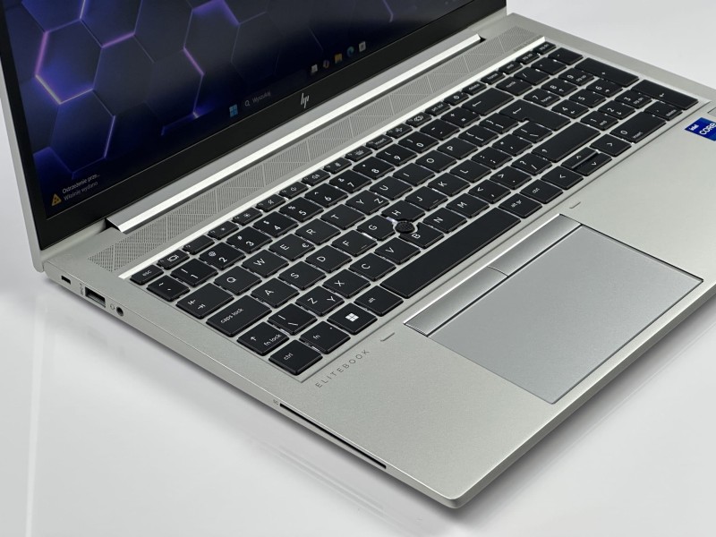 HP EliteBook 850 G8 – i7-1165G7 i matryca 15.6. Biznesowy laptop klasy premium do pracy biurowej, mobilnej i codziennych zadań. Solidna wydajność (5).JPG