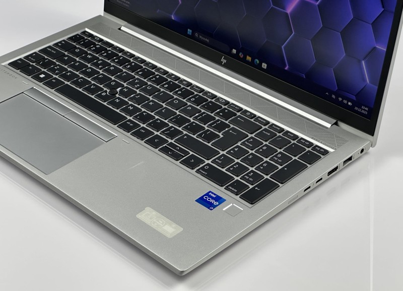 HP EliteBook 850 G8 – i7-1165G7 i matryca 15.6. Biznesowy laptop klasy premium do pracy biurowej, mobilnej i codziennych zadań. Solidna wydajność (6).JPG