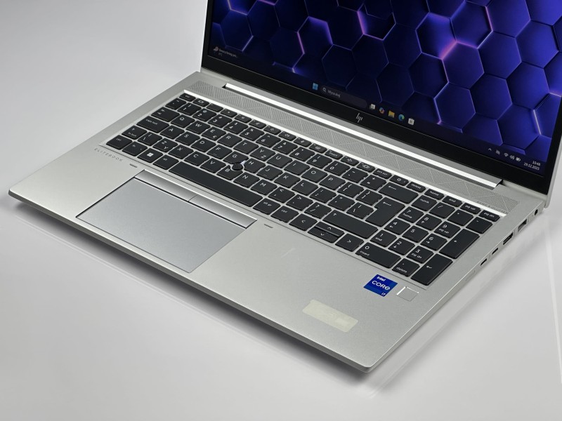 HP EliteBook 850 G8 – i7-1165G7 i matryca 15.6. Biznesowy laptop klasy premium do pracy biurowej, mobilnej i codziennych zadań. Solidna wydajność (10).JPG