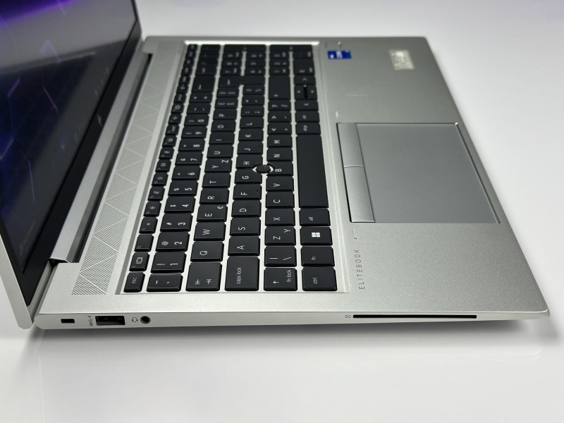 HP EliteBook 850 G8 – i7-1165G7 i matryca 15.6. Biznesowy laptop klasy premium do pracy biurowej, mobilnej i codziennych zadań. Solidna wydajność (12).JPG