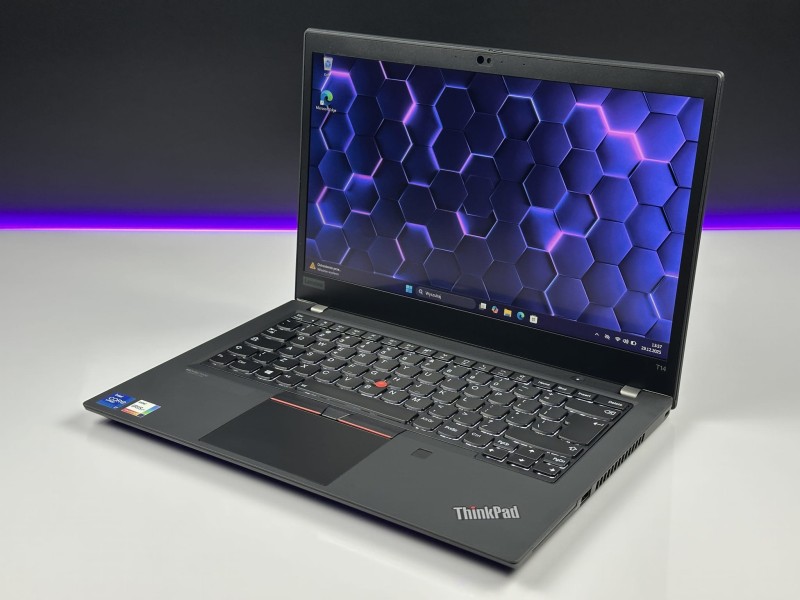 Lenovo ThinkPad T14 Gen 2 z i7-1185G7 i dotykową matrycą FHD – solidny i wszechstronny laptop biznesowy, stworzony do pracy w każdym miejscu.