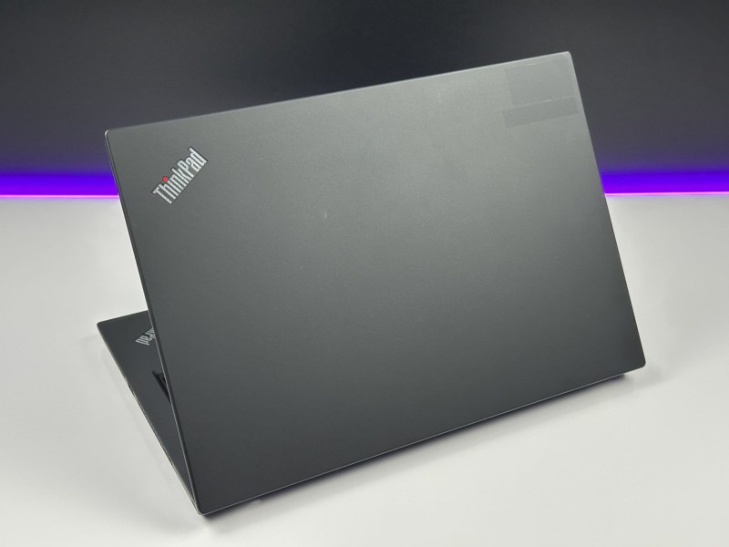 Lenovo ThinkPad T14 Gen 2 z i7-1185G7 i dotykową matrycą FHD – solidny i wszechstronny laptop biznesowy, stworzony do pracy w każdym miejscu.