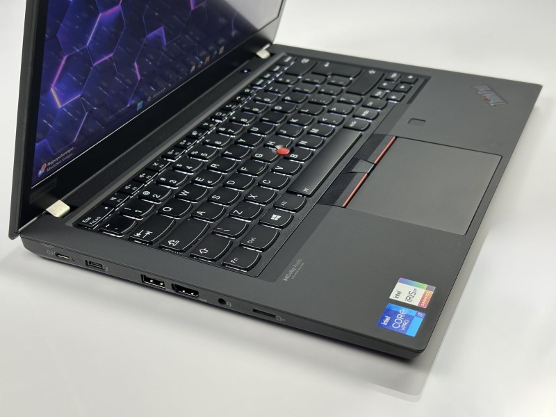 Lenovo ThinkPad T14 Gen 2 z i7-1185G7 i dotykową matrycą FHD – solidny i wszechstronny laptop biznesowy, stworzony do pracy w każdym miejscu.