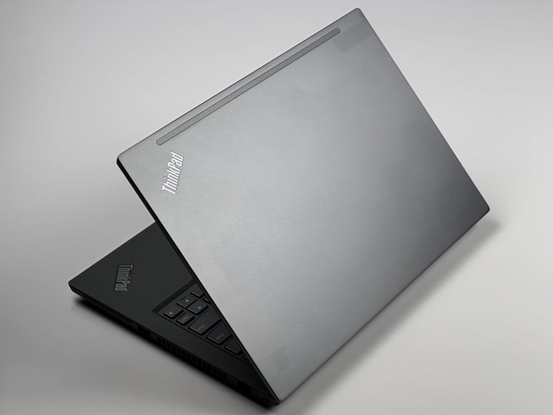 Lenovo ThinkPad T14 Gen 2 – i5-1145G7 i dotykowa matryca 14”. Aluminiowa obudowa i klawiatura US. Laptop biznesowy do pracy i mobilnych zadań (15).JPG