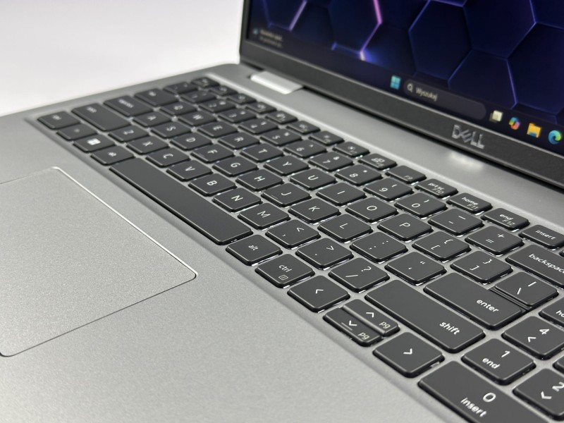 Latitude 5531 – i7-12800H i matryca FHD 15,6. Wydajny laptop biznesowy do pracy analitycznej, projektowej i zaawansowanych zadań biurowych (10).JPG