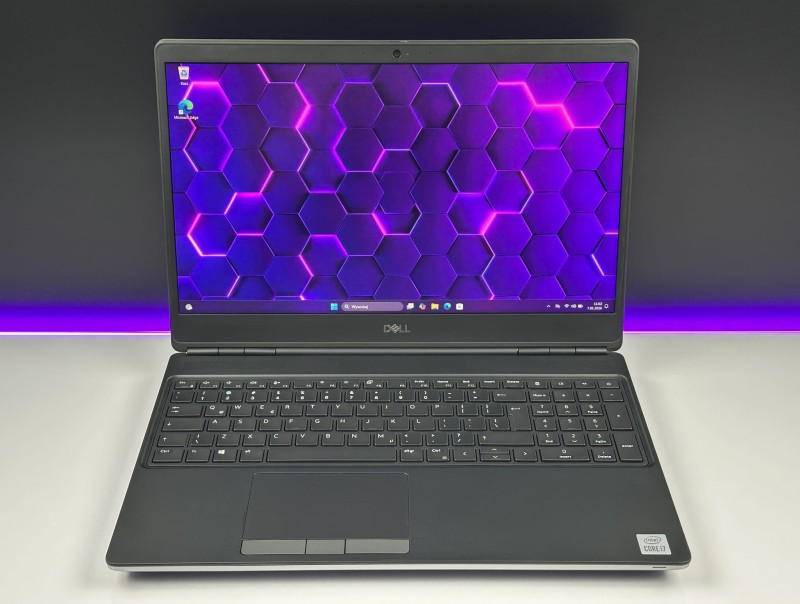 Dell Precision 7550 – i7-10850H,15.6" i Quadro T2000 4GB. Wydajna stacja robocza do CAD, 3D i wymagających projektów. Profesjonalna moc w dłoni.