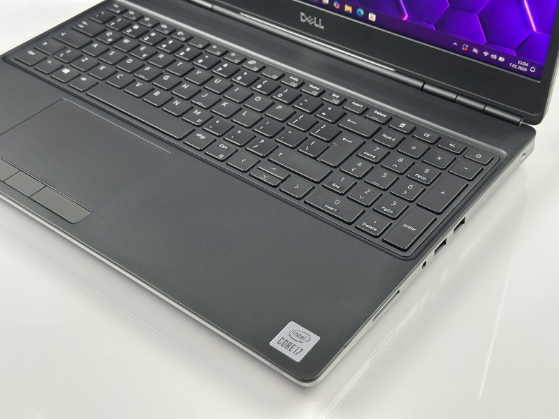 Dell Precision 7550 – i7-10850H,15.6" i Quadro T2000 4GB. Wydajna stacja robocza do CAD, 3D i wymagających projektów. Profesjonalna moc w dłoni.