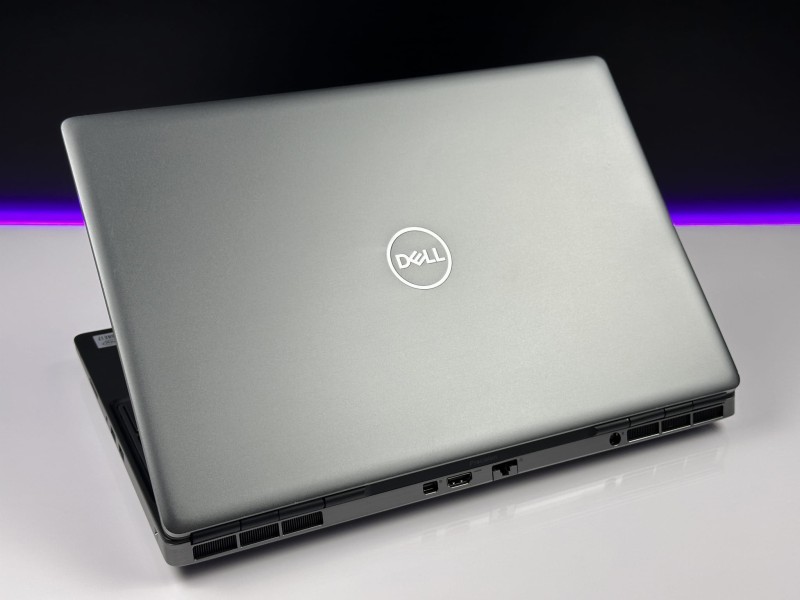 Dell Precision 7550 – i7-10850H,15.6" i Quadro T2000 4GB. Wydajna stacja robocza do CAD, 3D i wymagających projektów. Profesjonalna moc w dłoni.