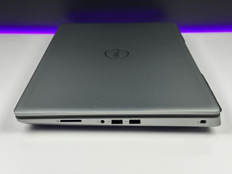 Dell Precision 7550 – i7-10850H,15.6" i Quadro T2000 4GB. Wydajna stacja robocza do CAD, 3D i wymagających projektów. Profesjonalna moc w dłoni.