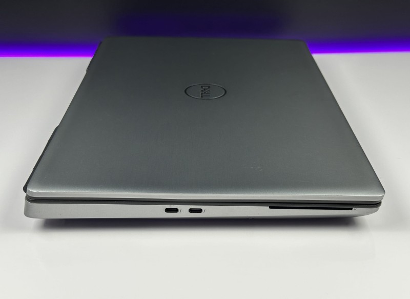 Dell Precision 7550 – i7-10850H,15.6" i Quadro T2000 4GB. Wydajna stacja robocza do CAD, 3D i wymagających projektów. Profesjonalna moc w dłoni.