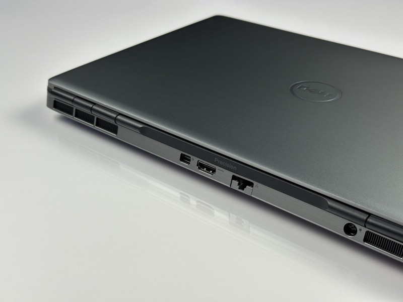 Dell Precision 7550 – i7-10850H,15.6" i Quadro T2000 4GB. Wydajna stacja robocza do CAD, 3D i wymagających projektów. Profesjonalna moc w dłoni.