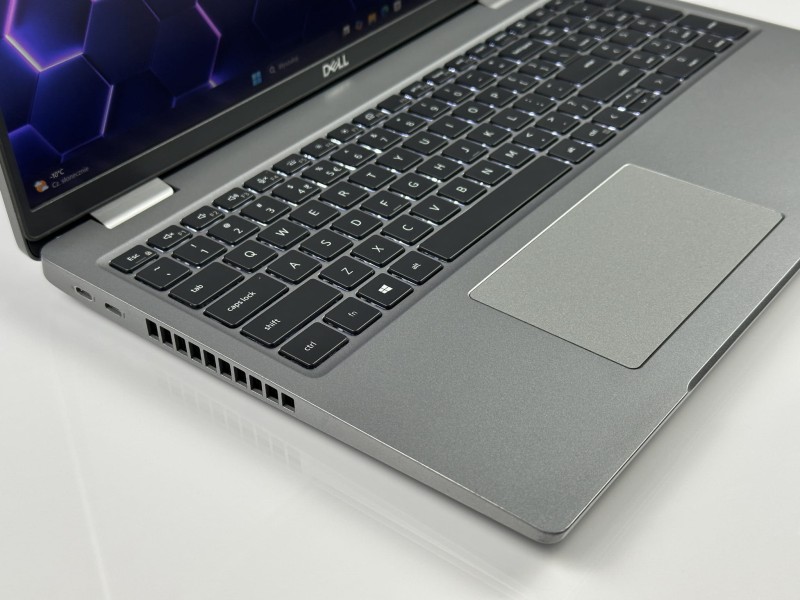 Dell Latitude 5520 – i7-1185G7, FHD 15,6, grafika MX 450 (2GB) i klawiatura US (QWERTY PL). Biznesowy laptop do pracy i grafiki (6).JPG