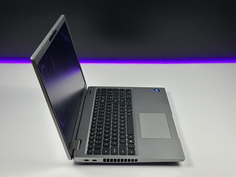 Dell Latitude 5520 – i7-1185G7, FHD 15,6, grafika MX 450 (2GB) i klawiatura US (QWERTY PL). Biznesowy laptop do pracy i grafiki (15).JPG