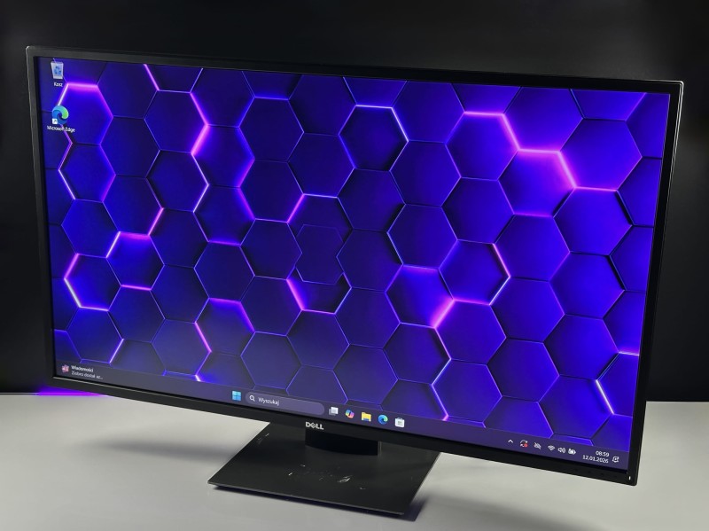 Dell P4317Q – ogromny monitor 43" 4K UHD z matrycą IPS i wieloma złączami. Idealny do biura, analiz i pracy wieloekranowej (1).JPG