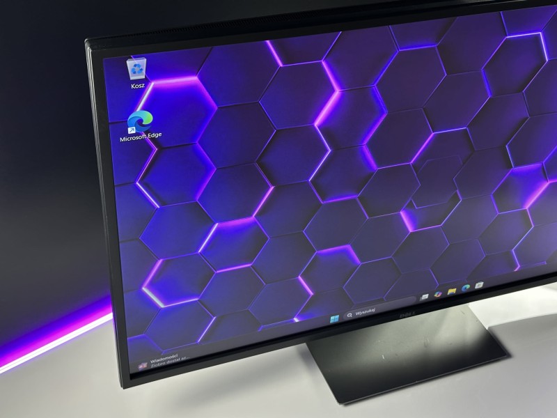 Dell P4317Q – ogromny monitor 43" 4K UHD z matrycą IPS i wieloma złączami. Idealny do biura, analiz i pracy wieloekranowej (1).JPG